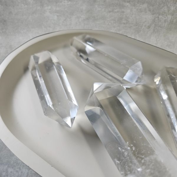 Amadi Bijoux in Primo Clear Quartz - Image 3