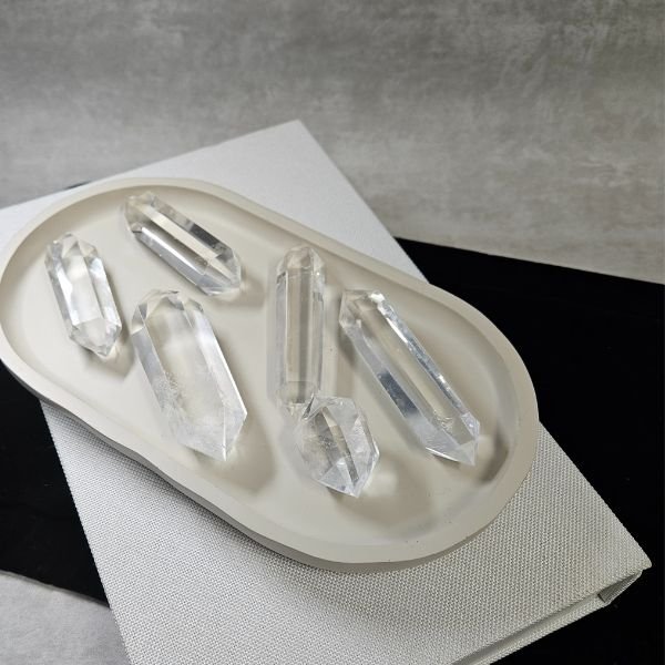 Amadi Bijoux in Primo Clear Quartz - Image 4