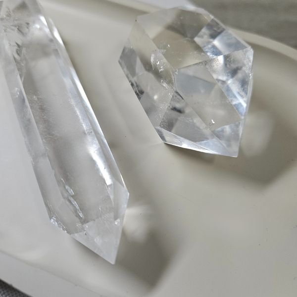 Amadi Bijoux in Primo Clear Quartz - Image 5