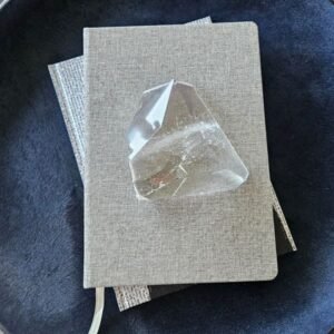 Maxim Bauble in Clear Quartz - A (~ 475g) - Image 2